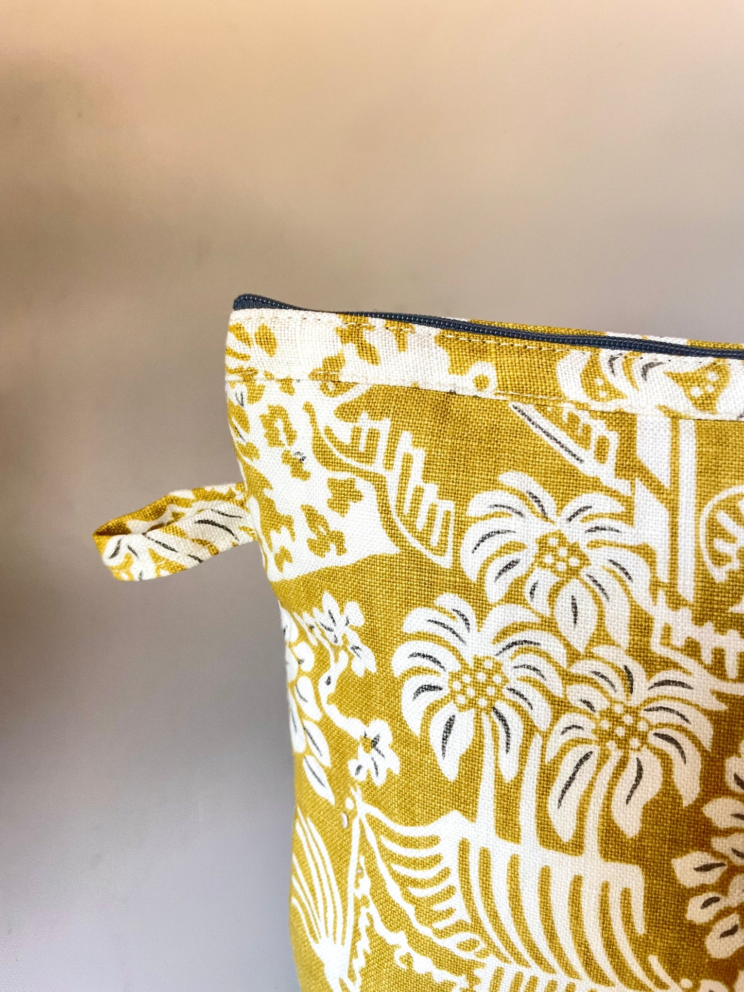 ESTUCHE-COSMETIQUERO MOSTAZA SAN