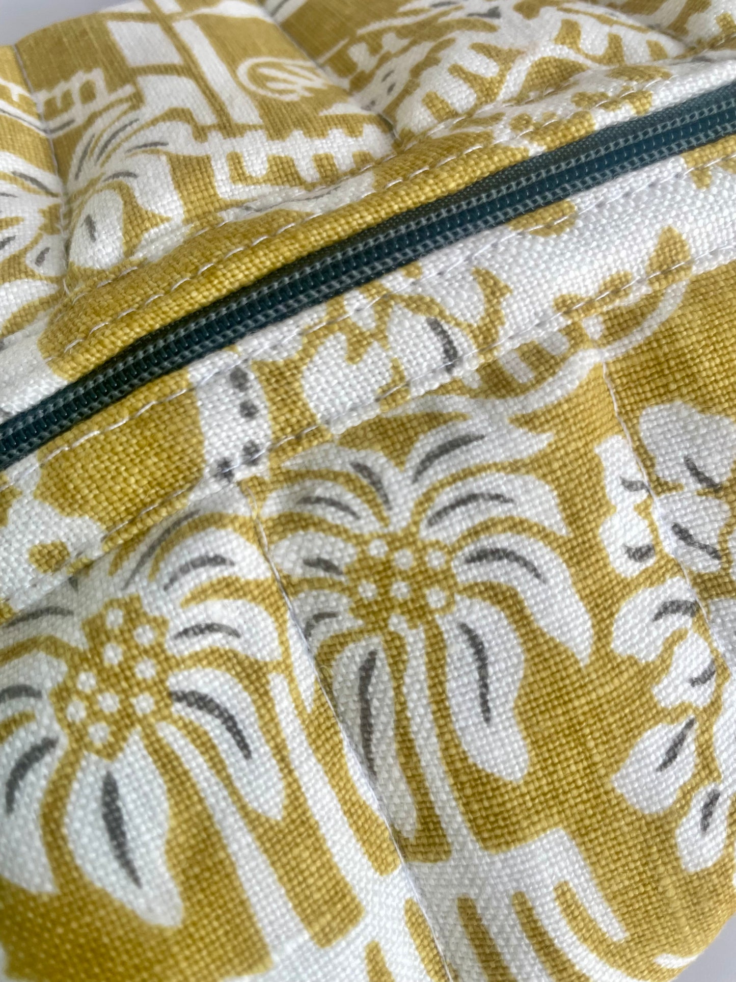 ESTUCHE-COSMETIQUERO MOSTAZA