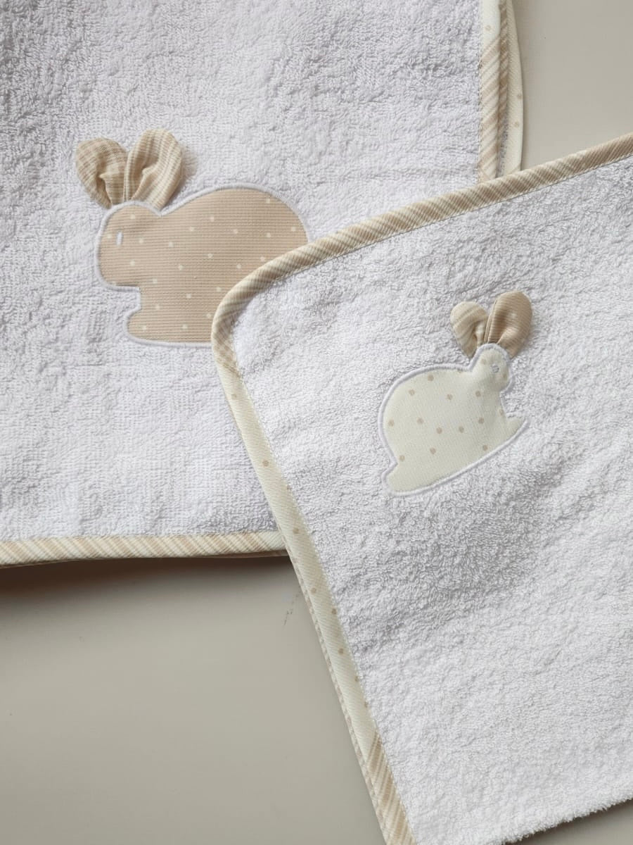 CONJUNTO CAPUCHA + TOALLA MUDADOR PATCHWORD BEIGE