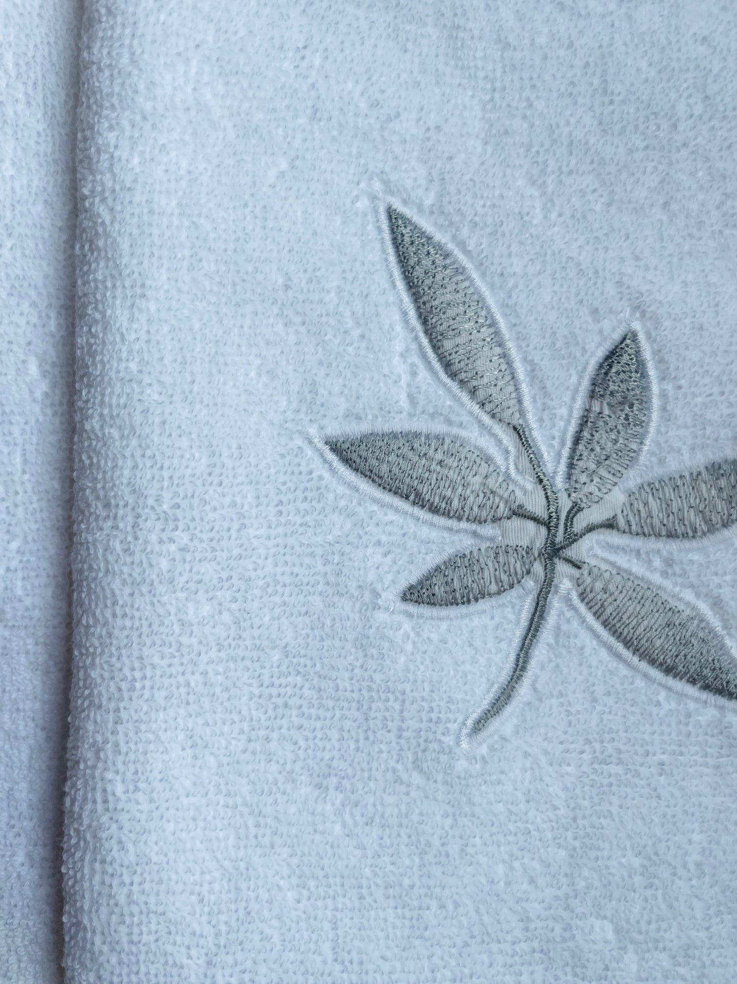 CONJUNTO TOALLA MANO-VISITA HOJA GRIS