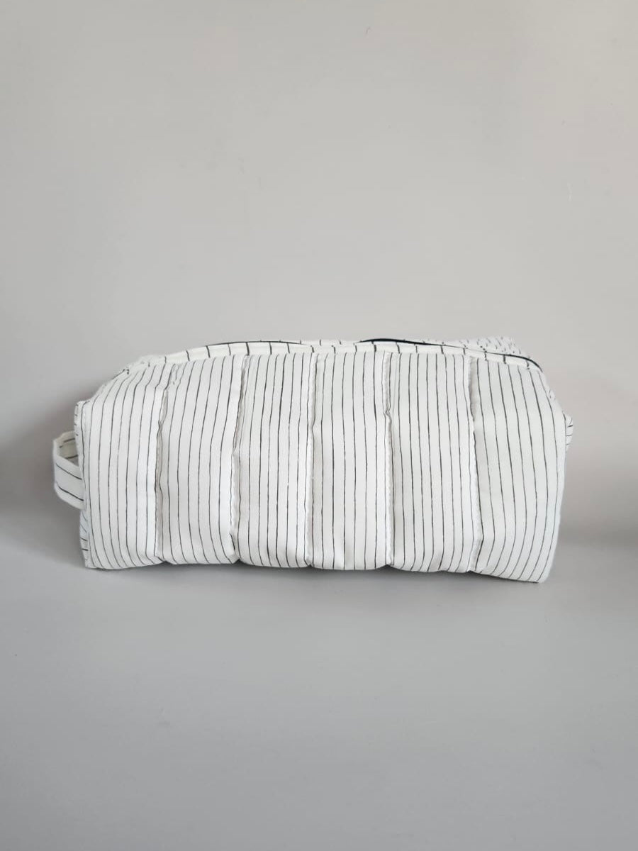 ESTUCHE-COSMETIQUERO NEGRO DEL