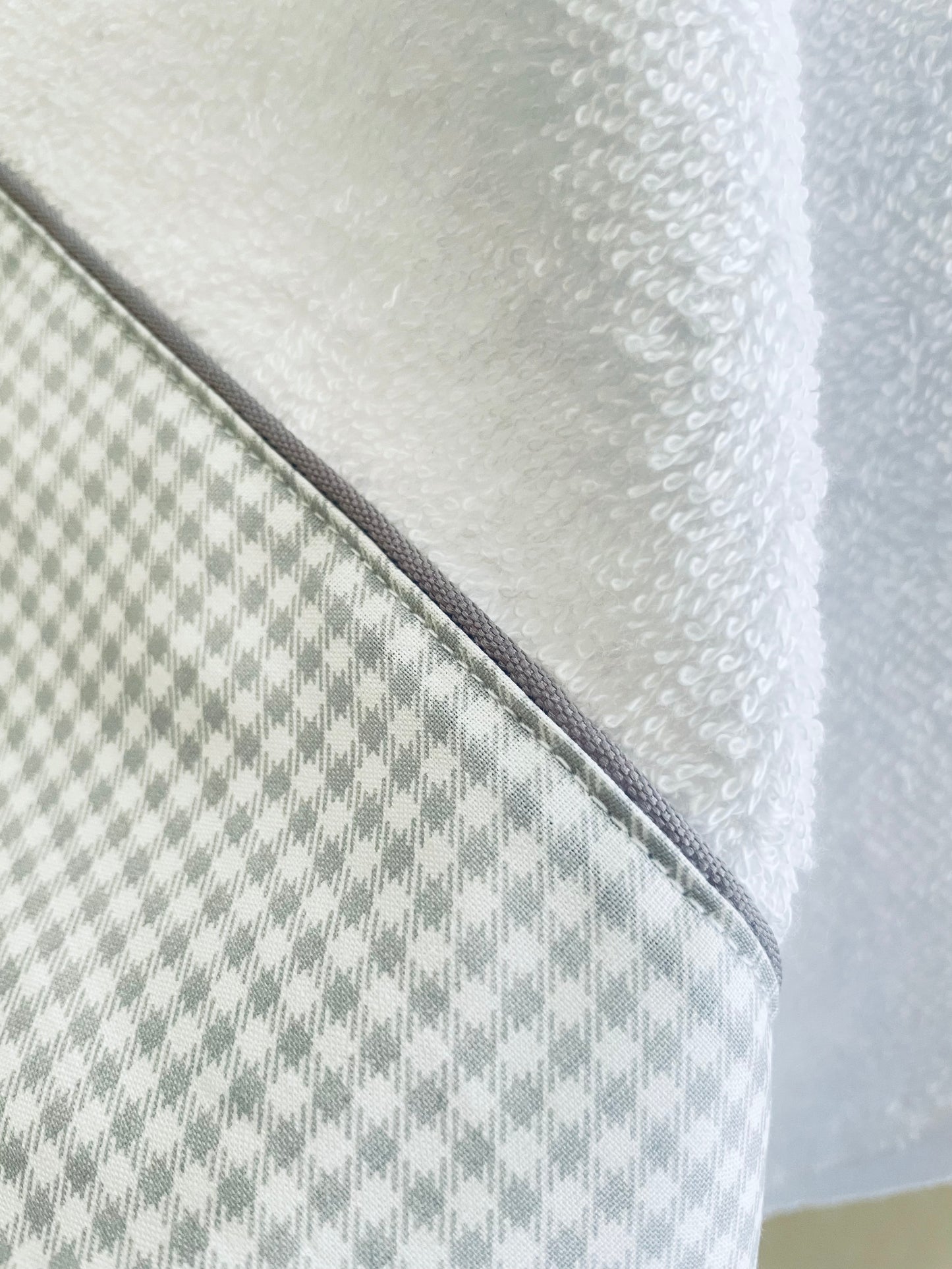 TOALLA CUADROS GRIS