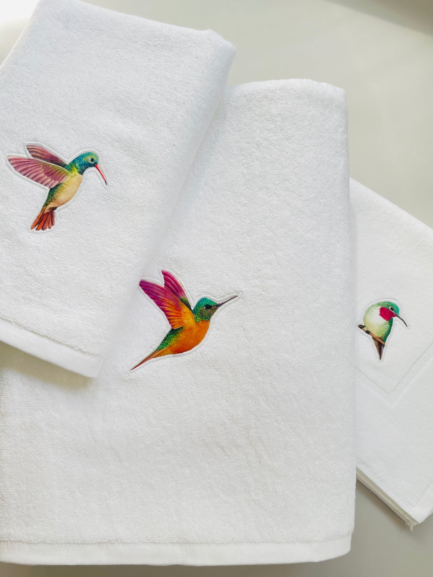 JUEGO DE TOALLAS COLIBRÍ (INCLUYE PISO)