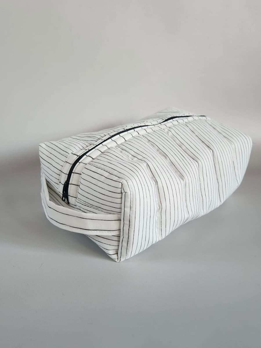 ESTUCHE-COSMETIQUERO NEGRO DEL