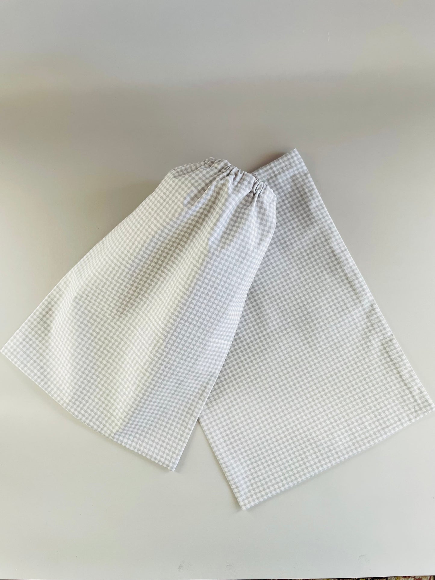 PAR BOLSAS GÉNERO CUADROS GRIS