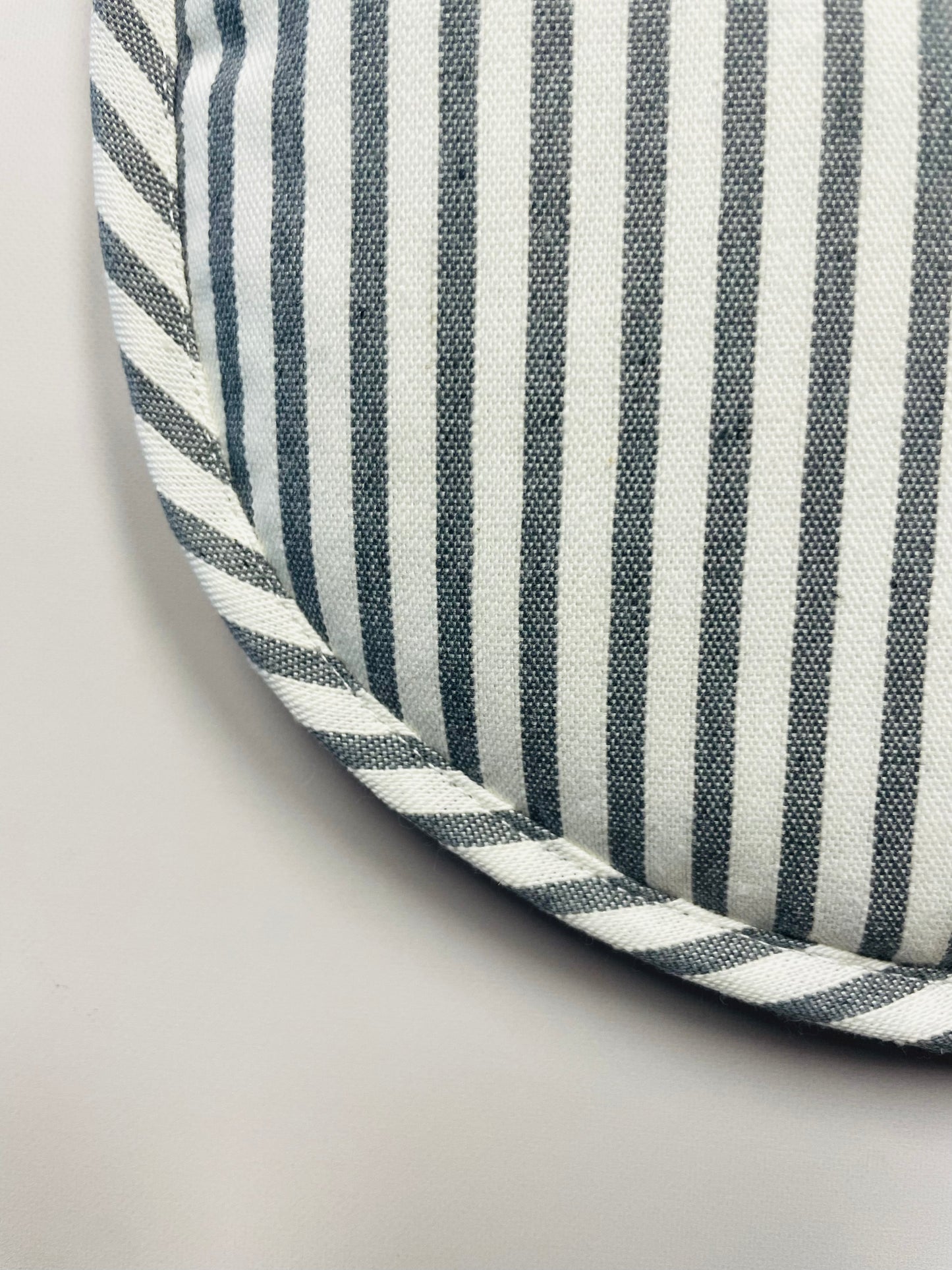 FUNDA GUATERO RAYAS GRIS