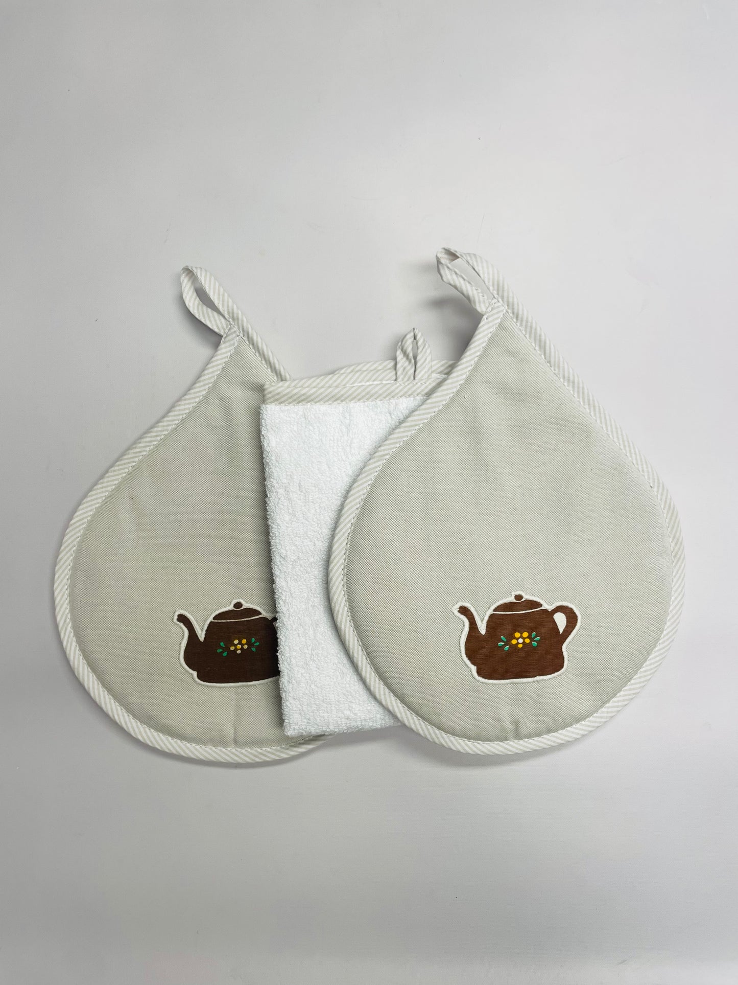 SET PAÑO DE COCINA CON TOMA OLLAS TETERA