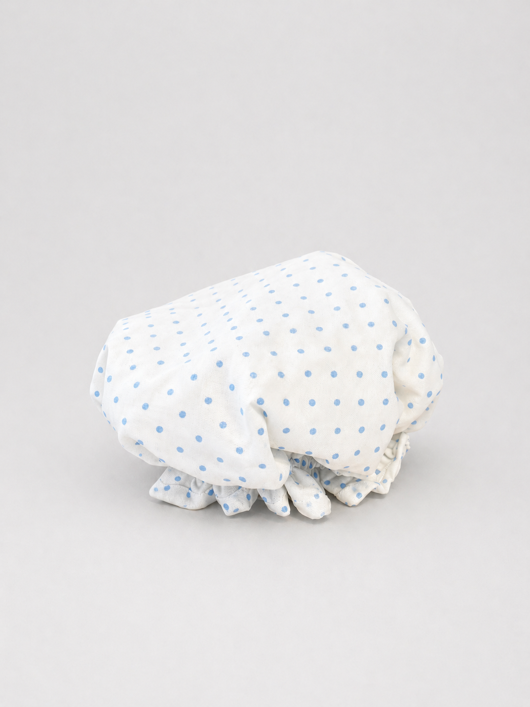 GORRA DE BAÑO PUNTOS CELESTE