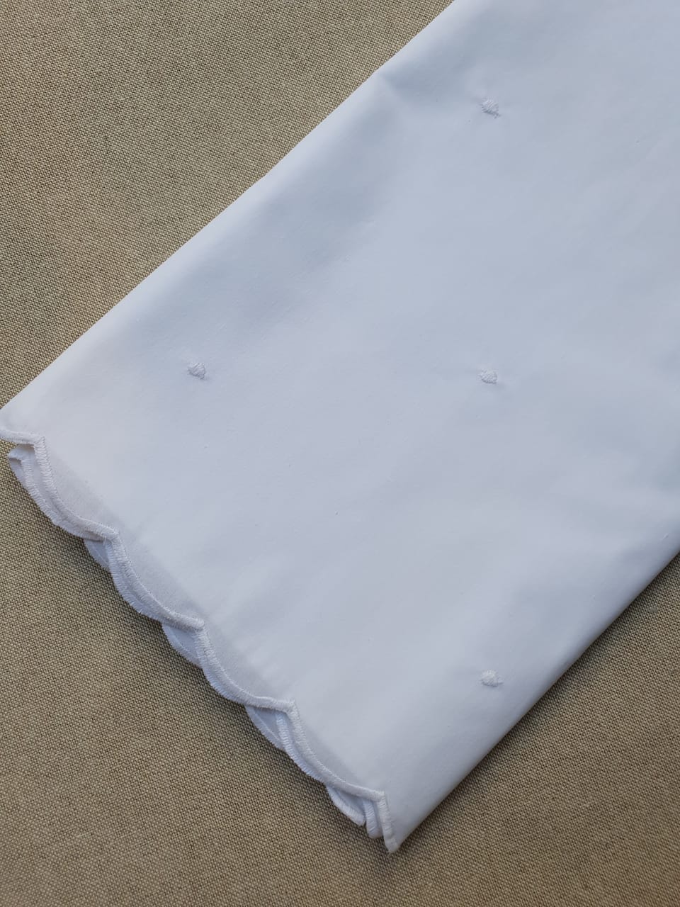 JUEGOS DE SÁBANAS PUNTOS BORDADOS BLANCOS
