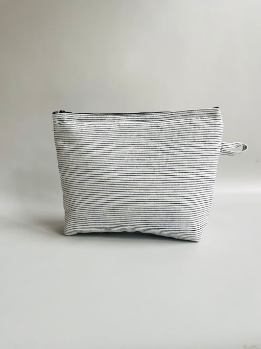 ESTUCHE-COSMETIQUERO RAYAS NEGRA