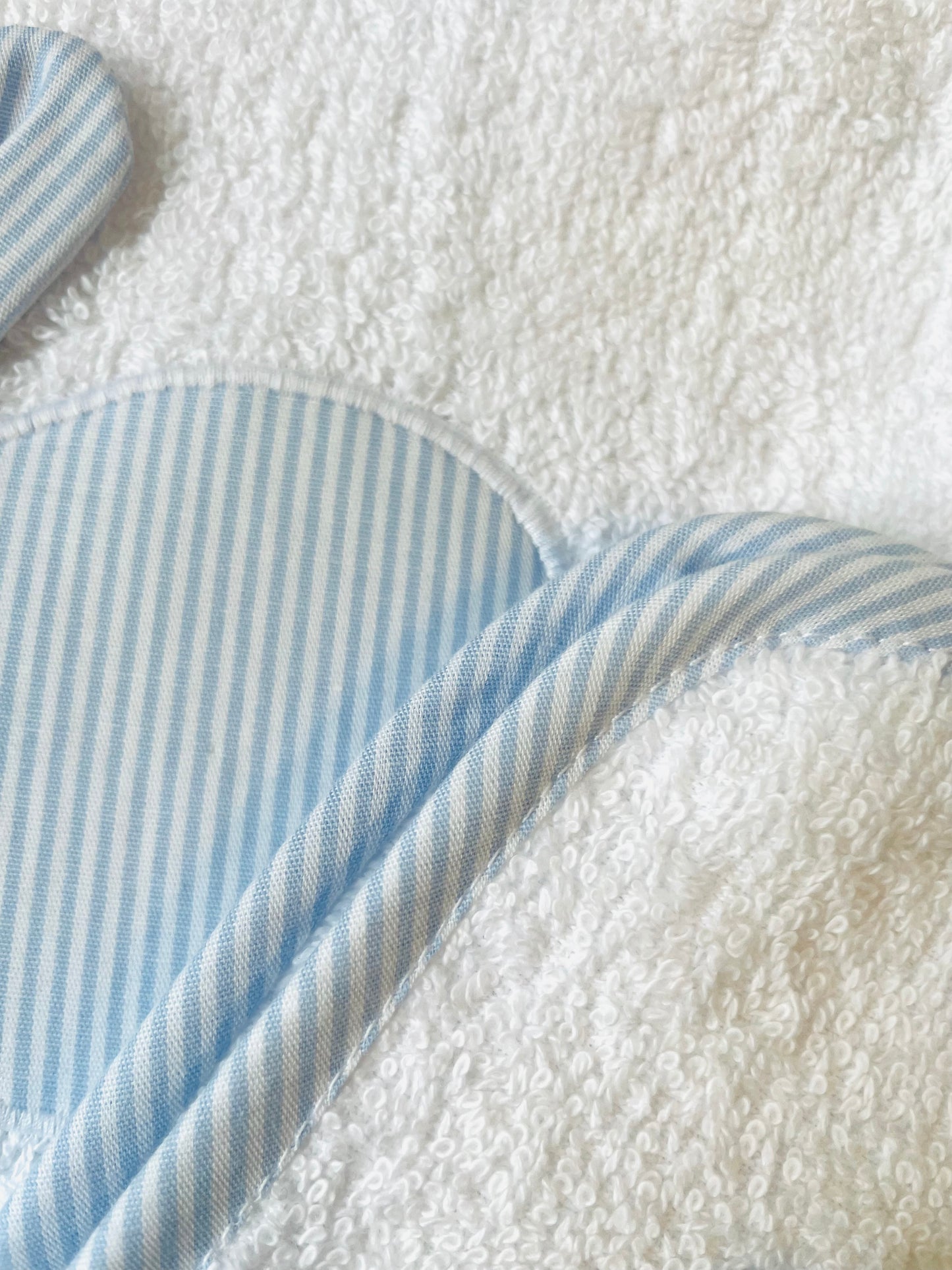 CONJUNTO CAPUCHA + TOALLA MUDADOR RAYAS CELESTE