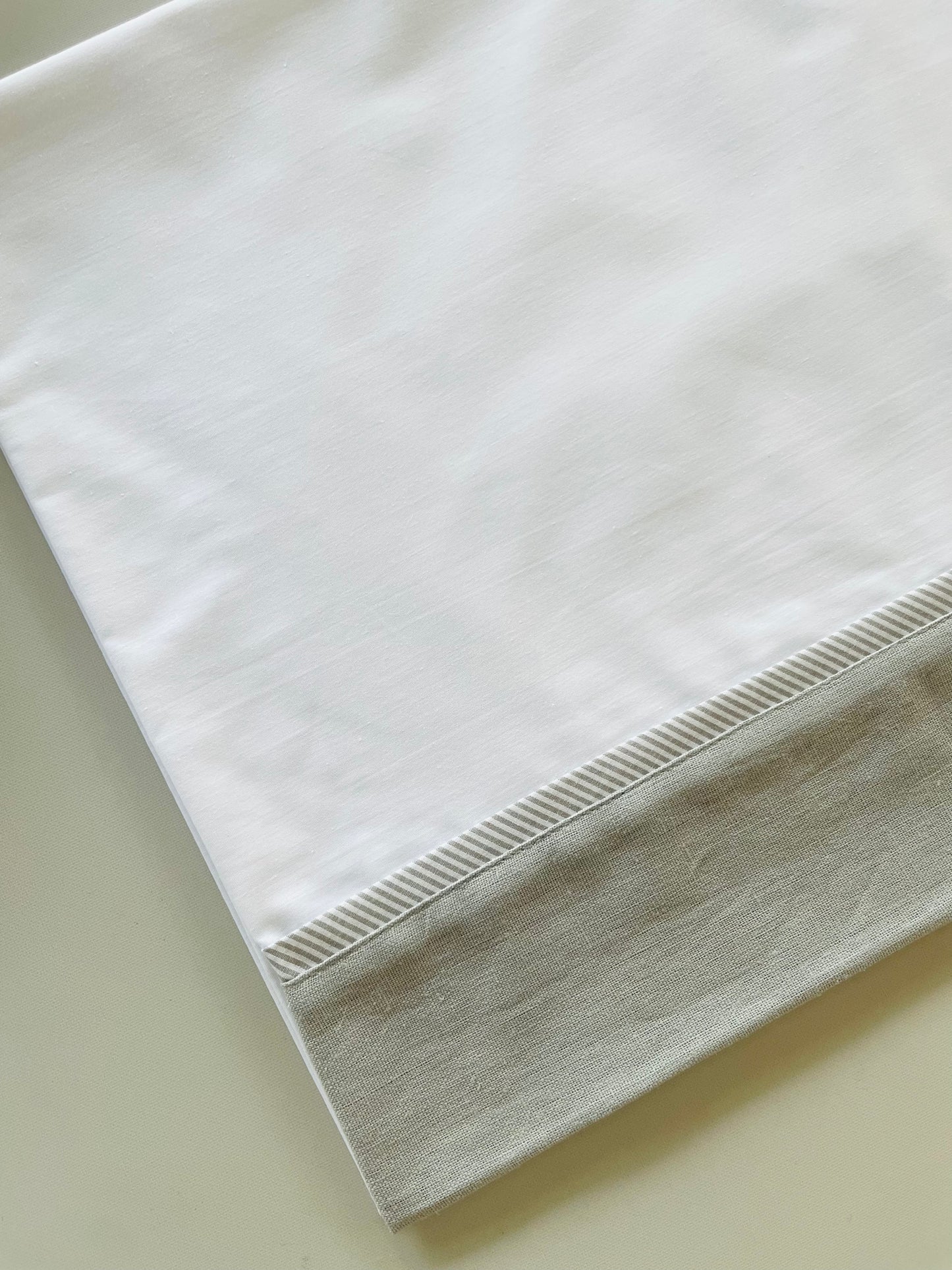 FUNDA ALMOHADA GRIS RAYAS