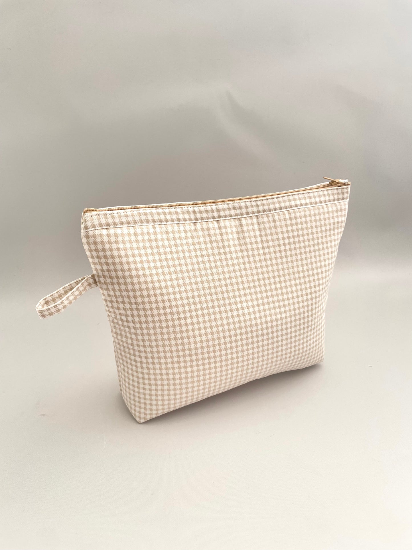 ESTUCHE-COSMETIQUERO CUADROS BEIGE