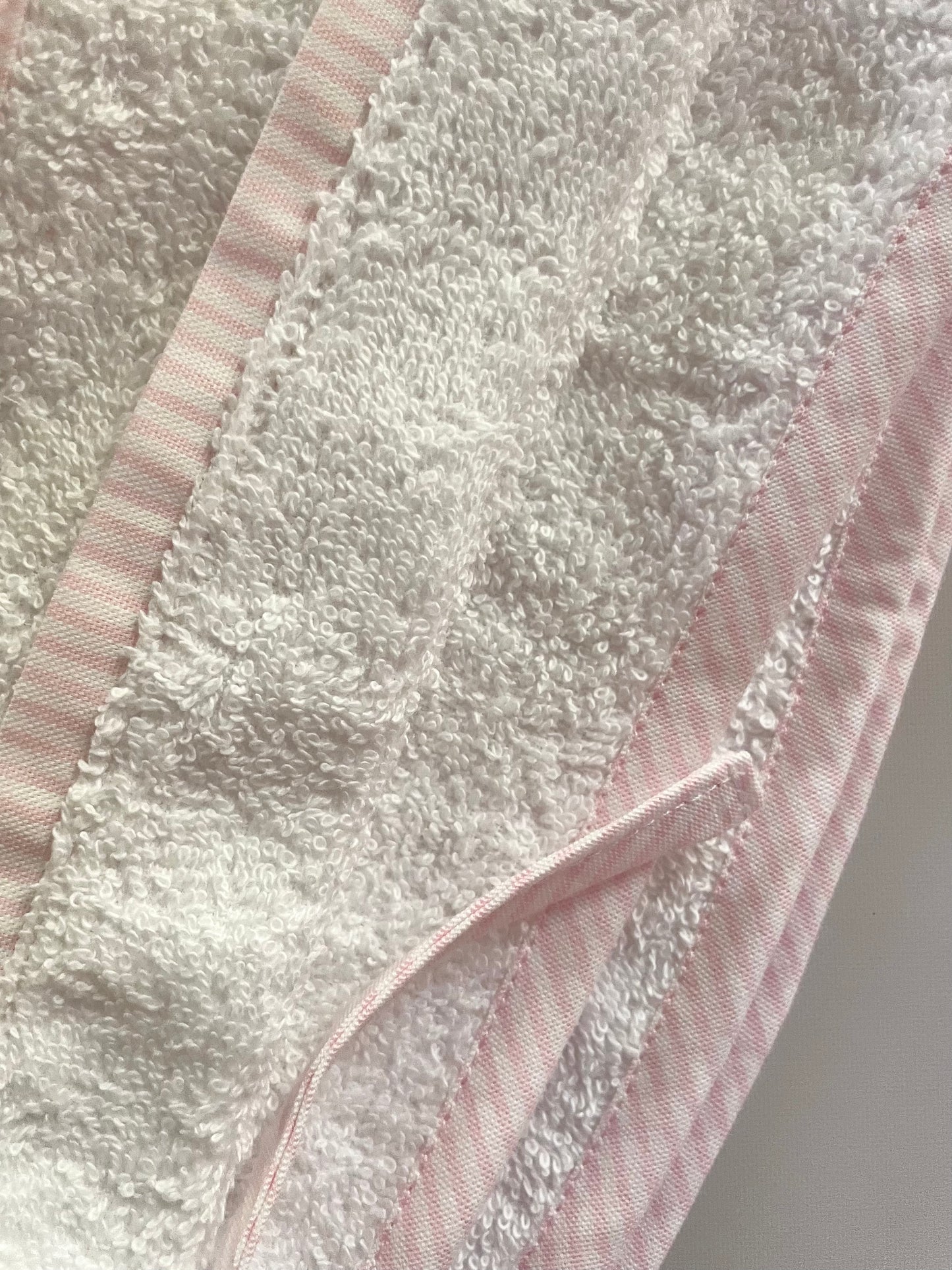 TOALLA OREJAS RAYAS ROSA