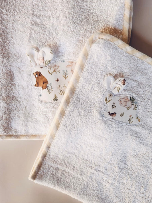 CONJUNTO CAPUCHA + TOALLA MUDADOR ANIMALES BEIGE