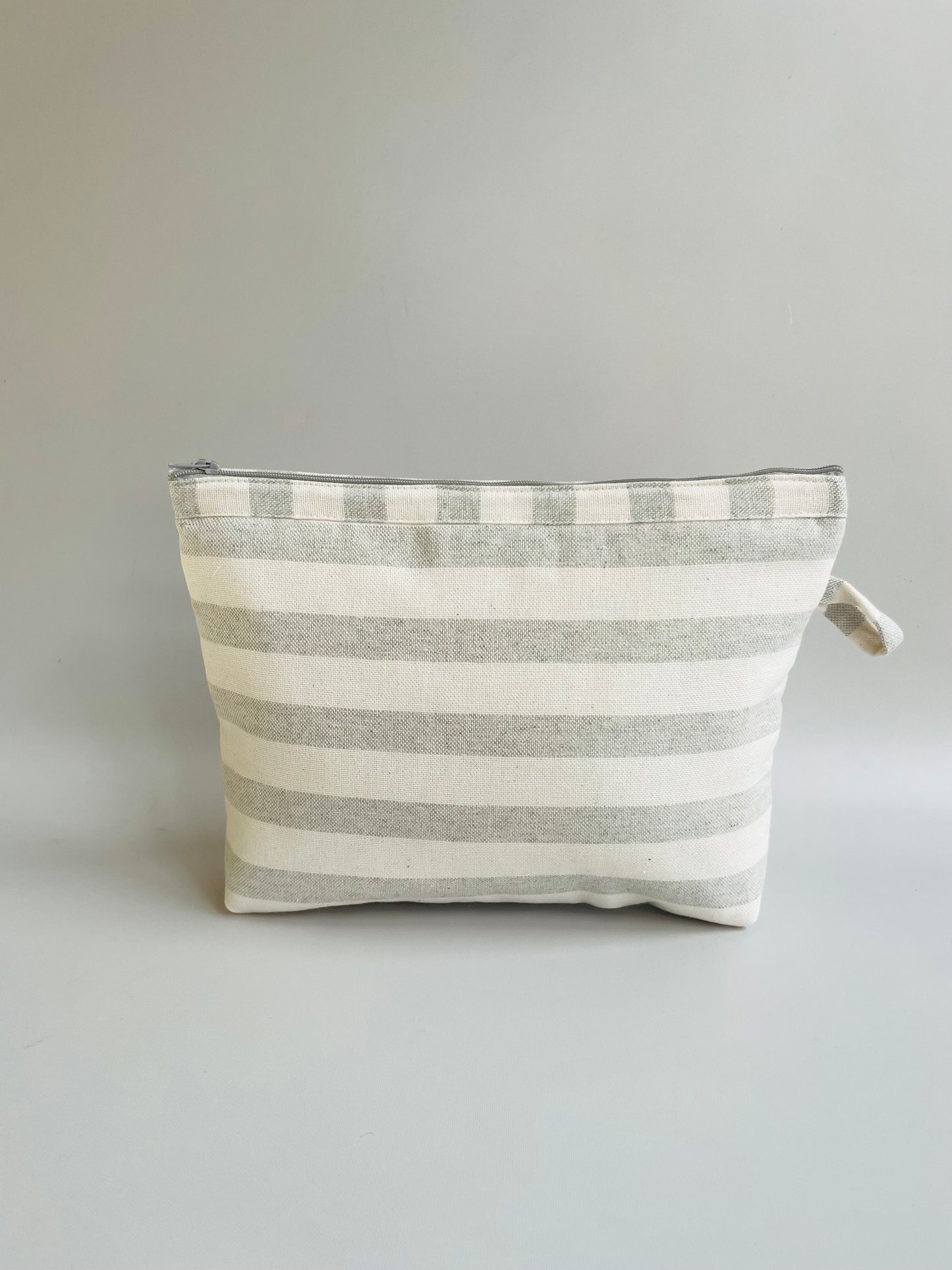 ESTUCHE-COSMETIQUERO GRIS CRUDO