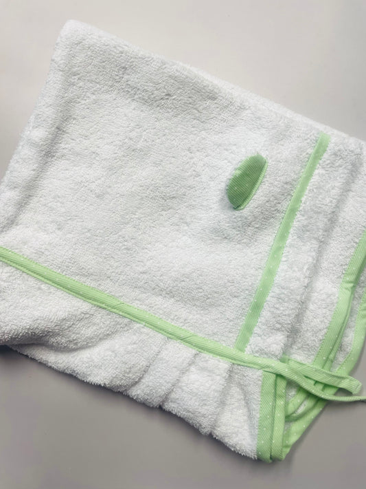 TOALLA OREJAS PUNTITOS VERDE