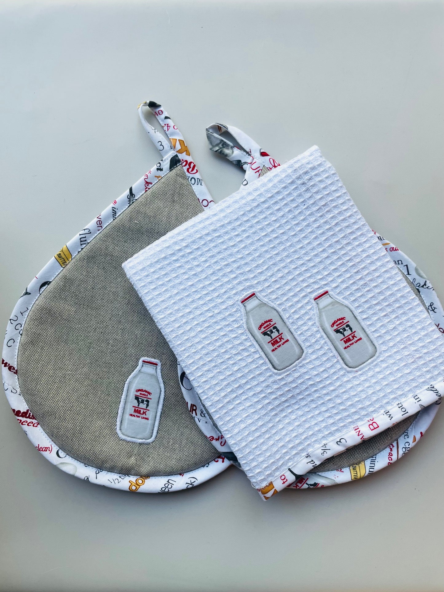 SET PAÑO DE COCINA CON TOMA OLLAS LECHE