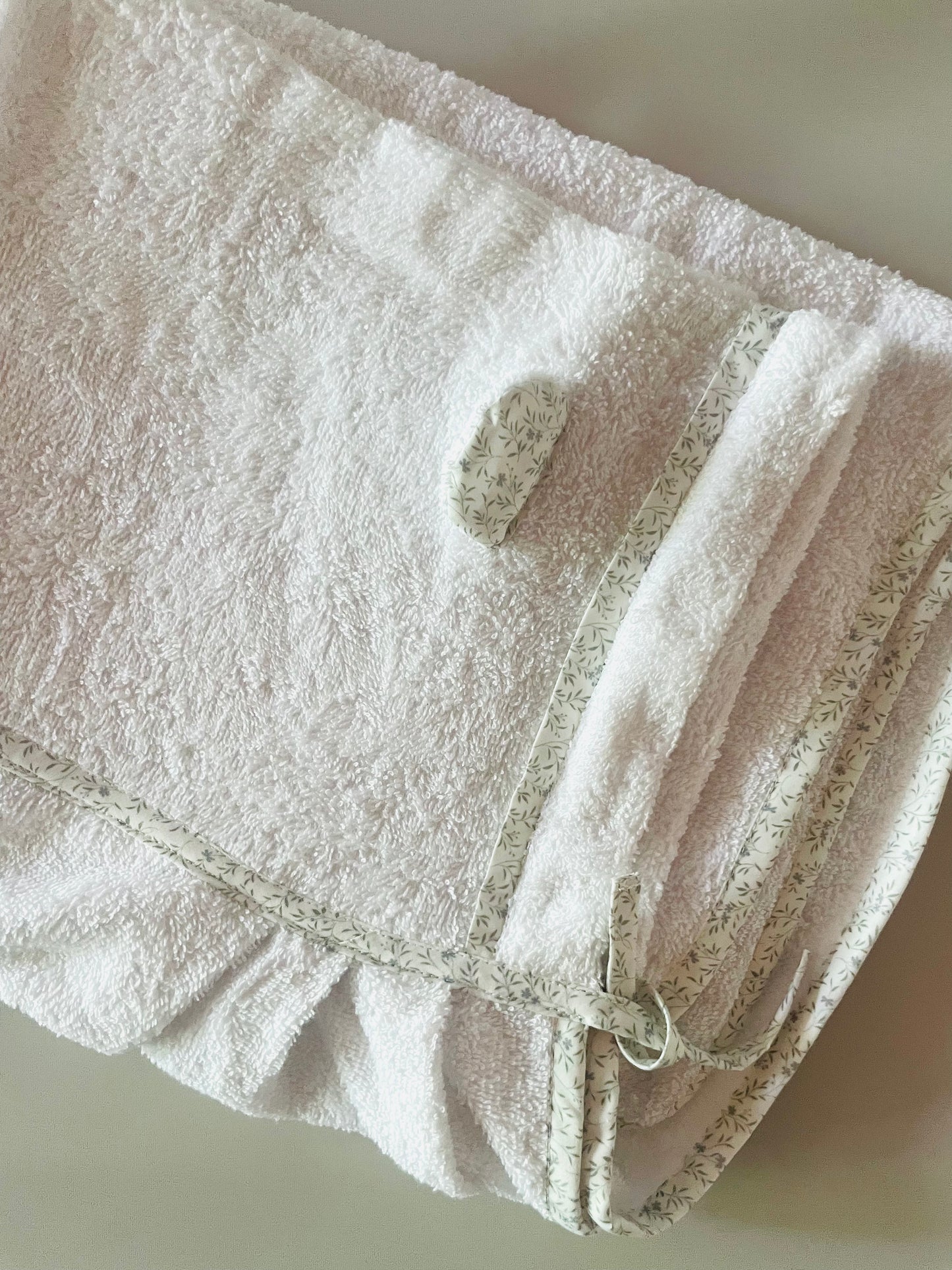 TOALLA OREJAS FLOR ANA