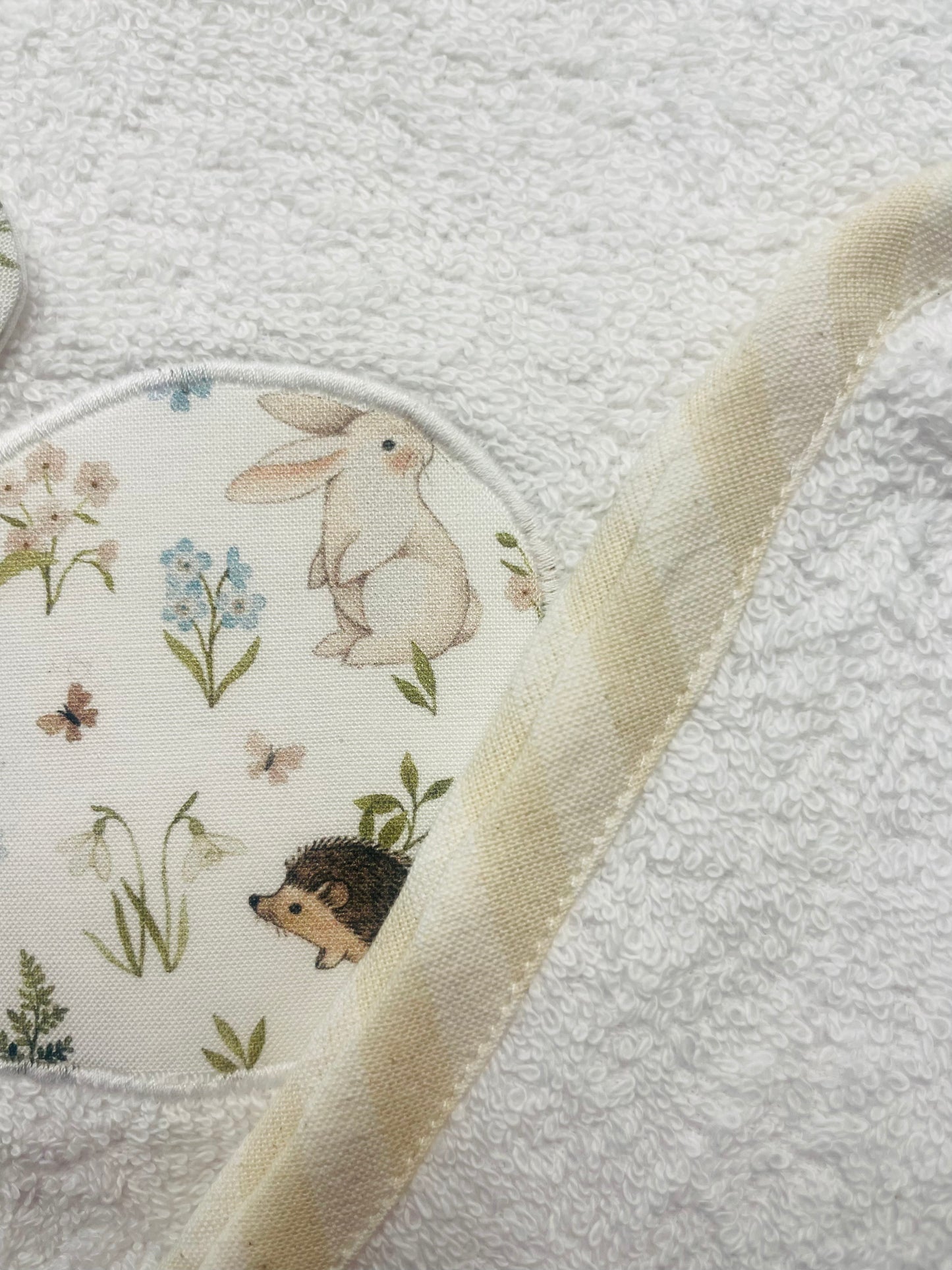 CONJUNTO CAPUCHA + TOALLA MUDADOR ANIMALES BEIGE