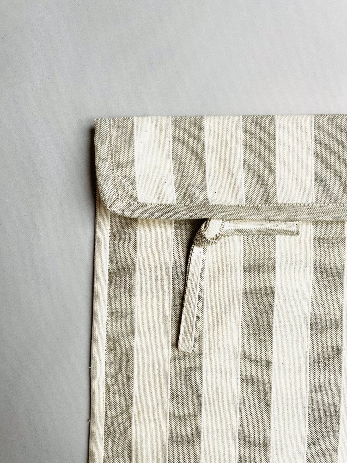 PORTA ROPA INTERIOR RAYAS BEIGE