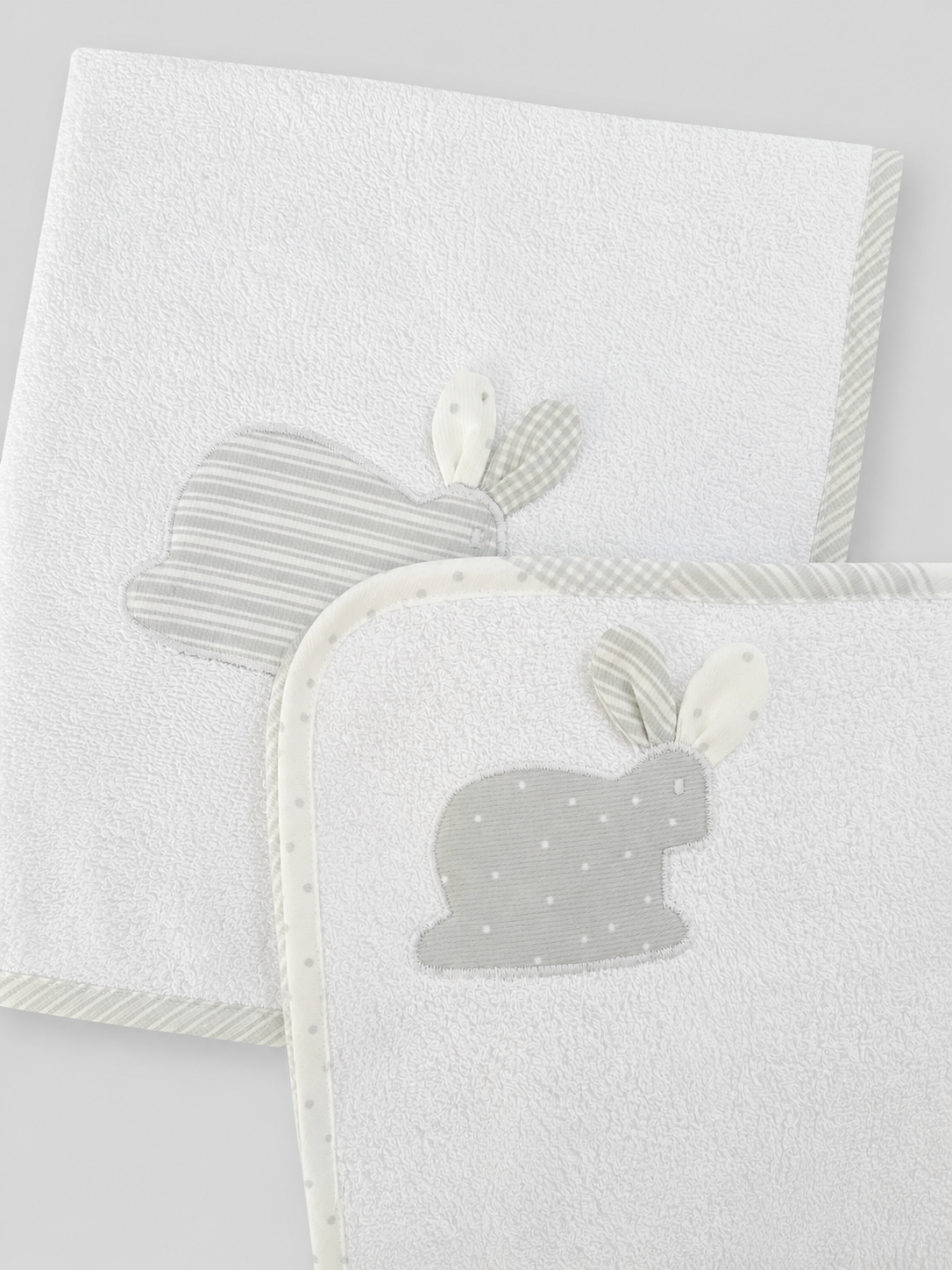 CONJUNTO CAPUCHA + TOALLA MUDADOR PATCHWORD GRIS