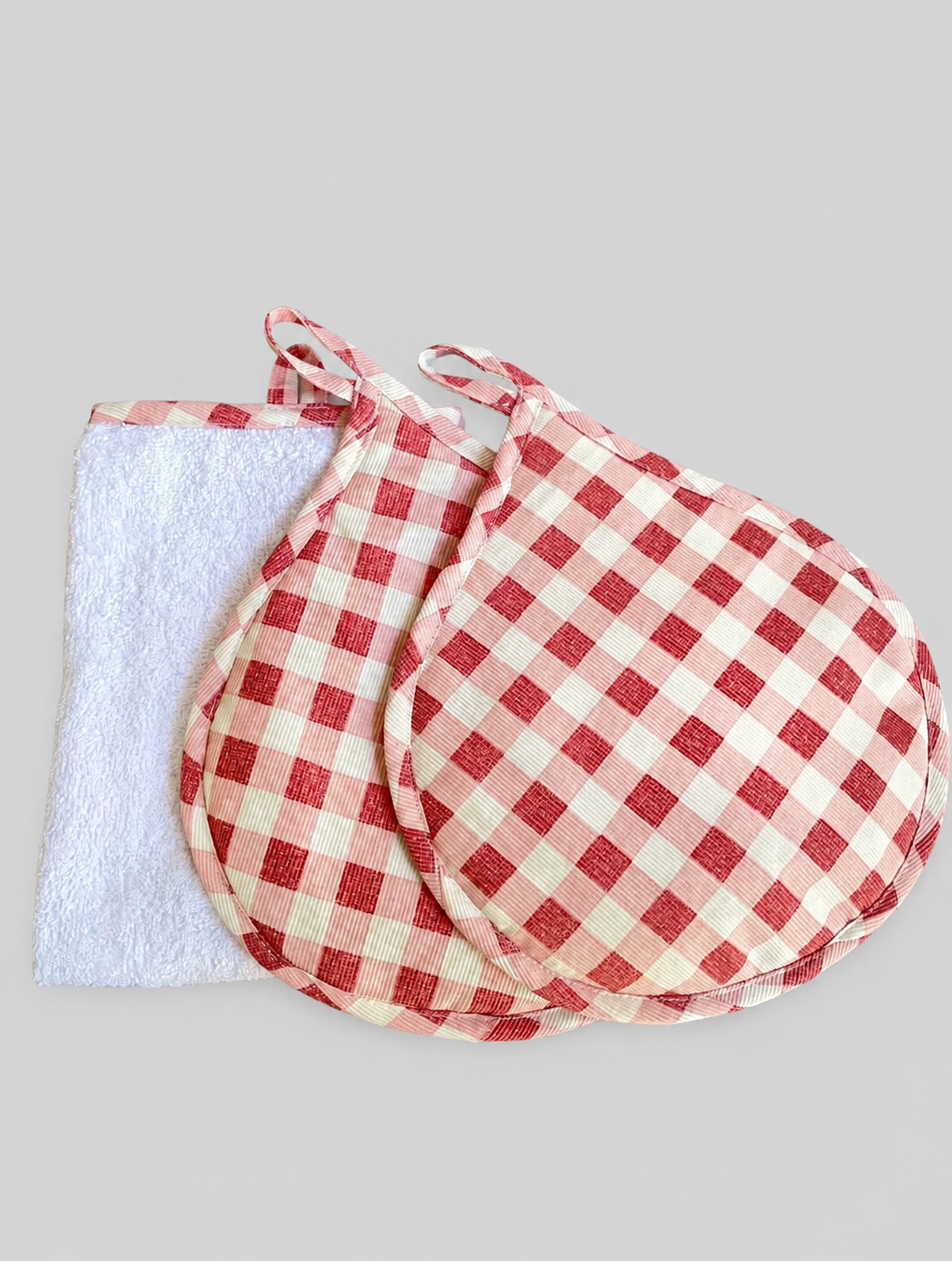 SET PAÑO DE COCINA CON TOMA OLLAS CUADROS ROJO