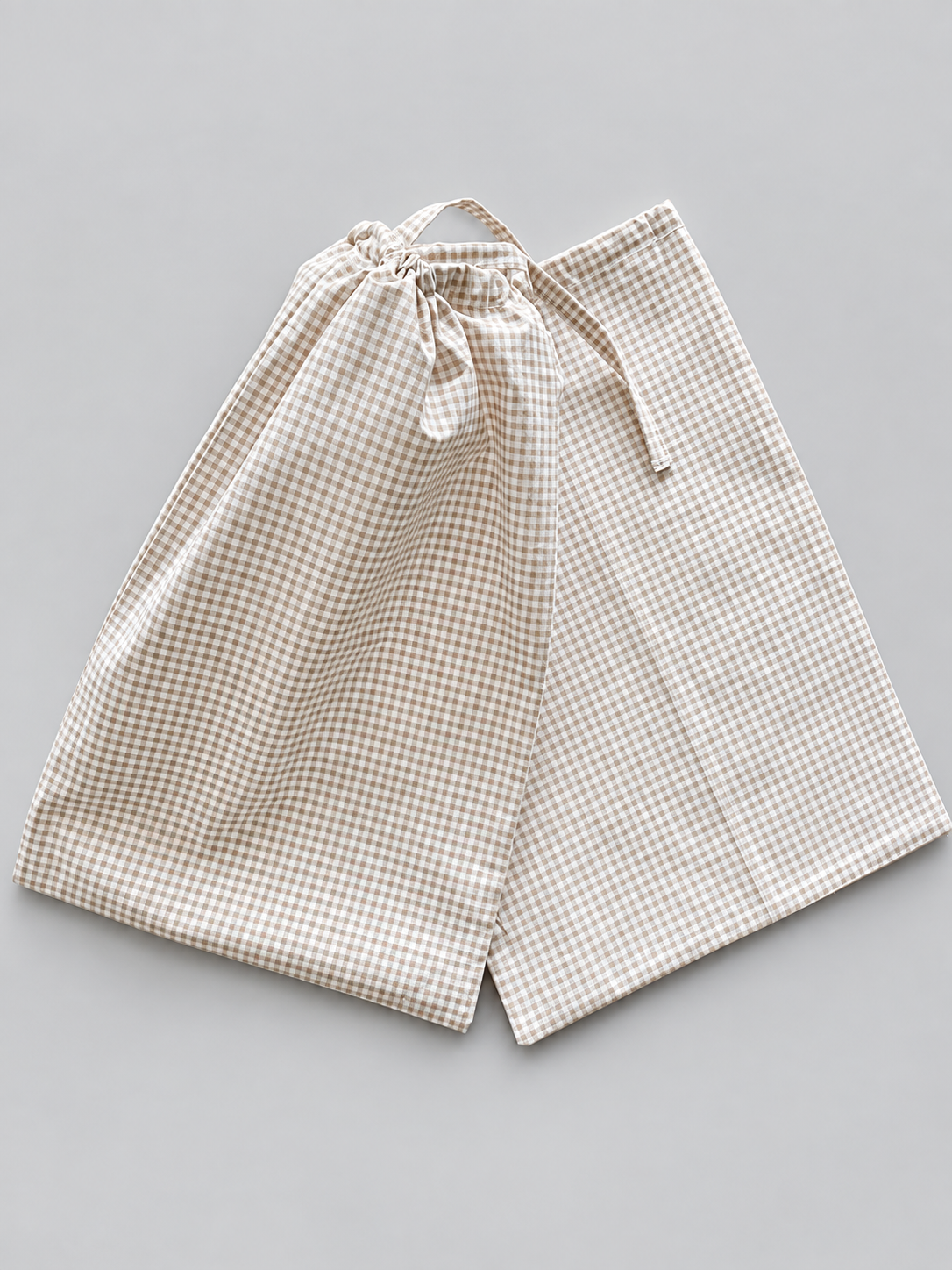 PAR BOLSAS GÉNERO CUADROS BEIGE