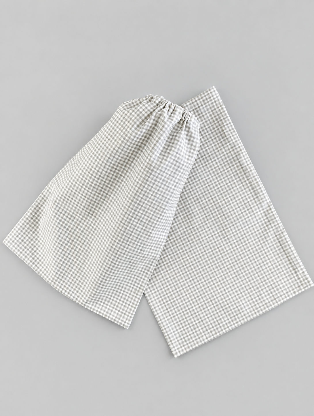 PAR BOLSAS GÉNERO CUADROS GRIS