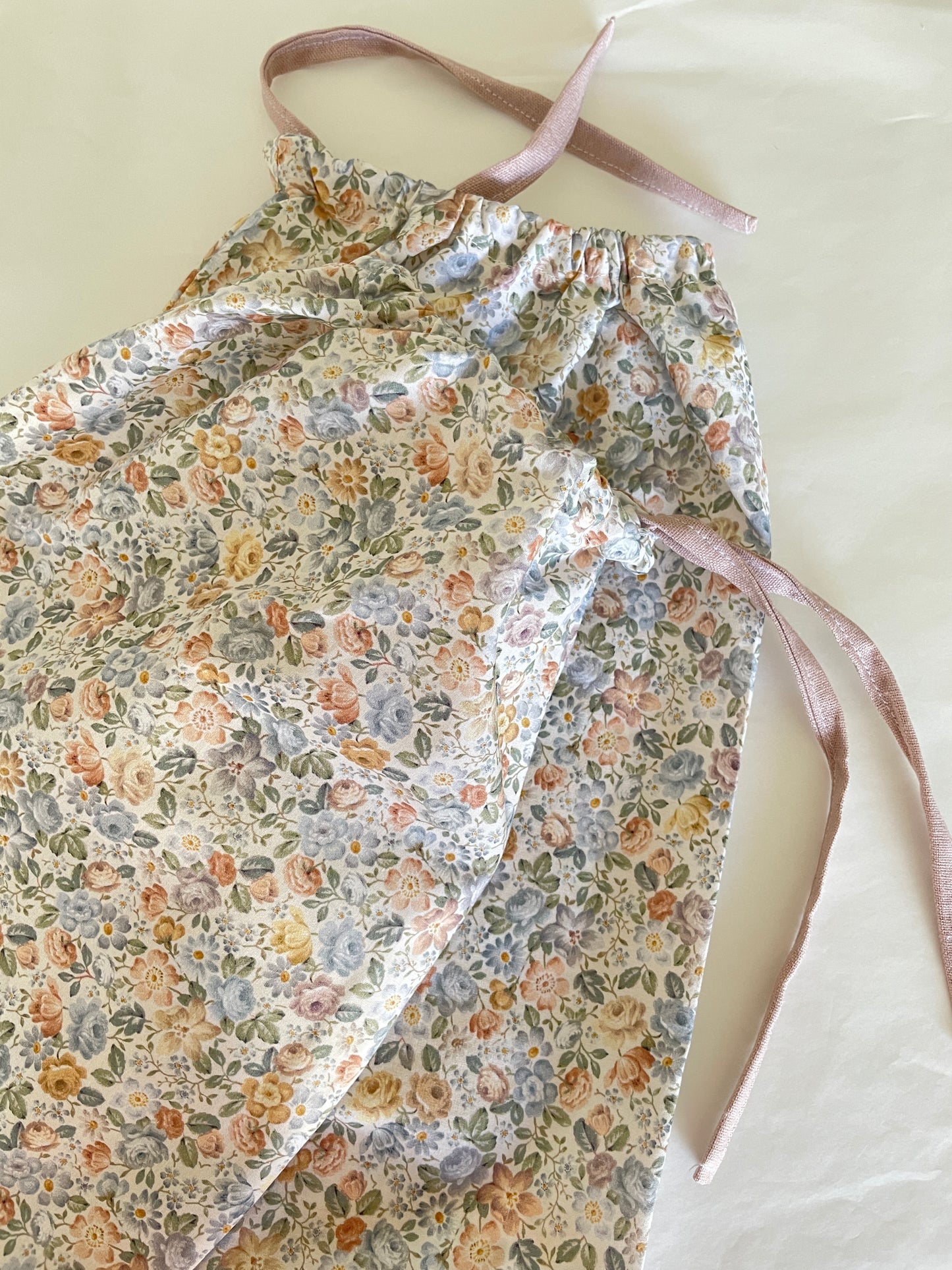PAR BOLSAS GÉNERO FLORES